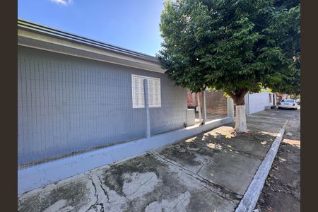 Casa à venda com 79m², 3 quartos e 4 vagas Casa à venda com 79m², 3 quartos e 4 vagasFachada