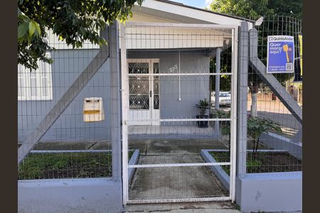 Casa à venda com 79m², 3 quartos e 4 vagas Casa à venda com 79m², 3 quartos e 4 vagasFachada