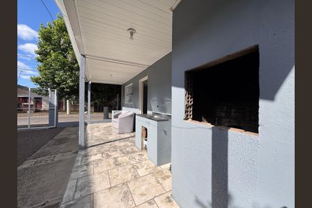 Casa à venda com 79m², 3 quartos e 4 vagas Casa à venda com 79m², 3 quartos e 4 vagasFachada