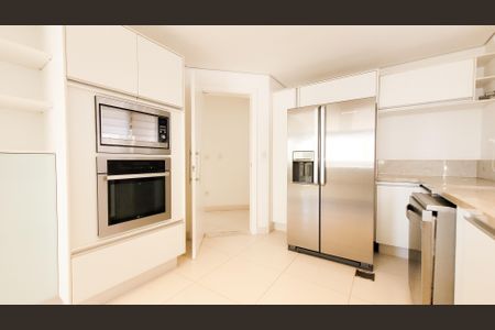 Casa de condomínio para alugar com 377m², 3 quartos e 2 vagasCozinha