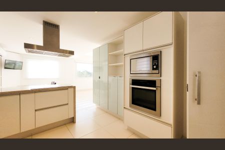 Casa de condomínio para alugar com 377m², 3 quartos e 2 vagasCozinha