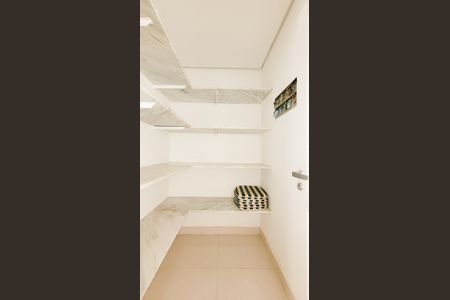 Casa de condomínio para alugar com 377m², 3 quartos e 2 vagasDespensa