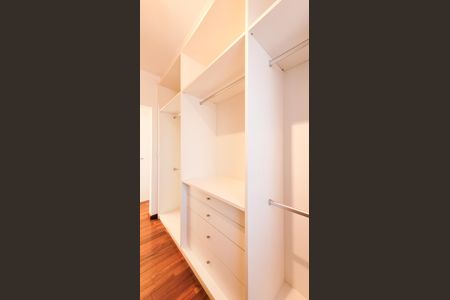 Casa de condomínio para alugar com 377m², 3 quartos e 2 vagasCloset da Suíte Master