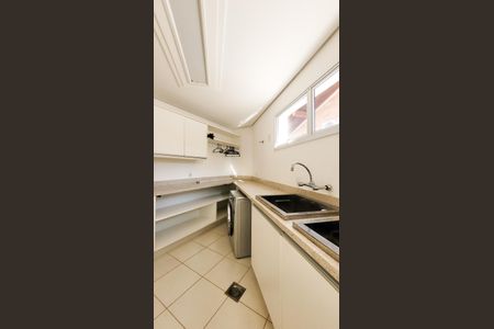 Casa de condomínio para alugar com 377m², 3 quartos e 2 vagasÁrea de Serviço