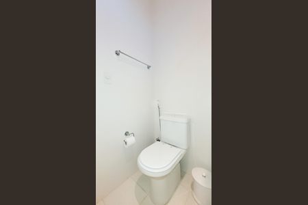 Casa de condomínio para alugar com 377m², 3 quartos e 2 vagasBanheiro da Suíte 2