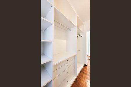 Casa de condomínio para alugar com 377m², 3 quartos e 2 vagasCloset da Suíte Master