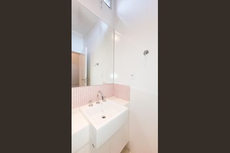 Casa de condomínio para alugar com 377m², 3 quartos e 2 vagasBanheiro da Suíte 2