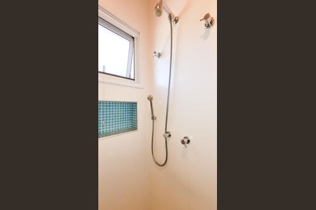 Casa de condomínio para alugar com 377m², 3 quartos e 2 vagasBanheiro da Suíte 1