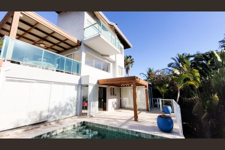 Casa de condomínio para alugar com 377m², 3 quartos e 2 vagasPiscina