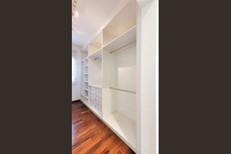 Casa de condomínio para alugar com 377m², 3 quartos e 2 vagasCloset da Suíte Master