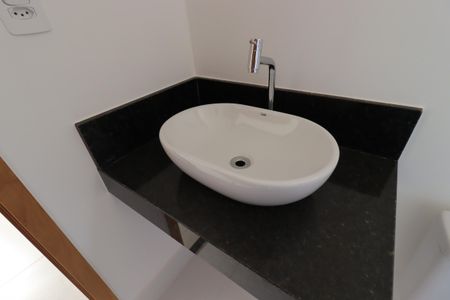 Apartamento à venda com 98m², 2 quartos e 2 vagasBanheiro da Suíte - Pia