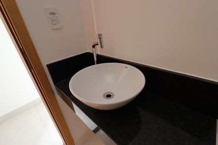 Apartamento à venda com 98m², 2 quartos e 2 vagasBanheiro Social - Pia