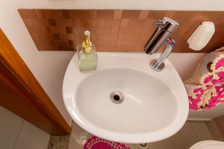 Casa de condomínio à venda com 76m², 2 quartos e 1 vagaLavabo