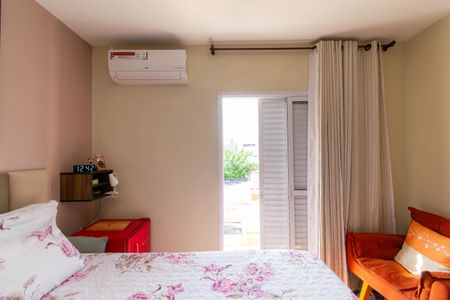 Casa de condomínio à venda com 76m², 2 quartos e 1 vagaSuíte 1