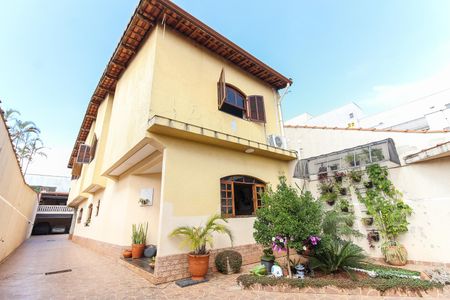 Casa à venda com 317m², 4 quartos e 8 vagas Casa à venda com 317m², 4 quartos e 8 vagasFachada da Casa
