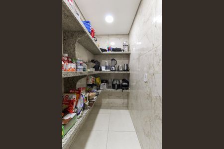Casa à venda com 317m², 4 quartos e 8 vagas Casa à venda com 317m², 4 quartos e 8 vagasDespensa