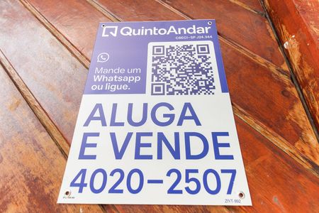 Casa à venda com 317m², 4 quartos e 8 vagas Casa à venda com 317m², 4 quartos e 8 vagasPlaquinha