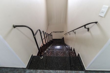 Casa à venda com 317m², 4 quartos e 8 vagas Casa à venda com 317m², 4 quartos e 8 vagasEscada