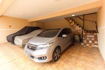 Casa à venda com 317m², 4 quartos e 8 vagas Casa à venda com 317m², 4 quartos e 8 vagasGaragem