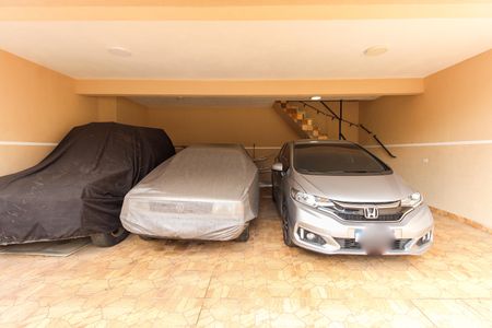 Casa à venda com 317m², 4 quartos e 8 vagas Casa à venda com 317m², 4 quartos e 8 vagasGaragem