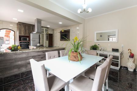 Casa à venda com 317m², 4 quartos e 8 vagas Casa à venda com 317m², 4 quartos e 8 vagasCopa