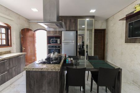 Casa à venda com 317m², 4 quartos e 8 vagas Casa à venda com 317m², 4 quartos e 8 vagasCozinha