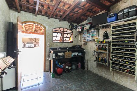 Casa à venda com 317m², 4 quartos e 8 vagas Casa à venda com 317m², 4 quartos e 8 vagasQuarto de Serviço
