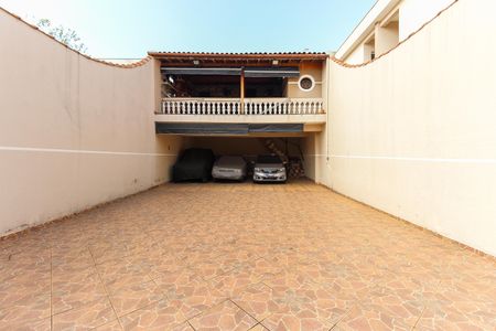 Casa à venda com 317m², 4 quartos e 8 vagas Casa à venda com 317m², 4 quartos e 8 vagasGaragem - Quintal