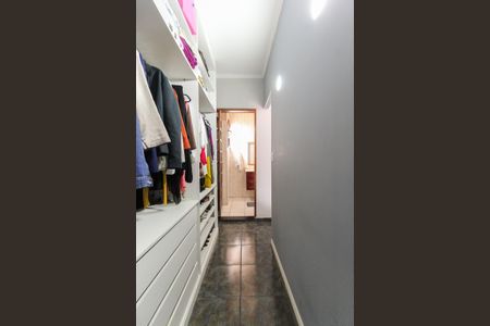Casa à venda com 317m², 4 quartos e 8 vagas Casa à venda com 317m², 4 quartos e 8 vagasCloset do Quarto 1
