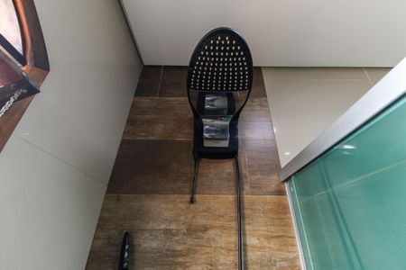 Casa à venda com 317m², 4 quartos e 8 vagas Casa à venda com 317m², 4 quartos e 8 vagasBanheiro Social