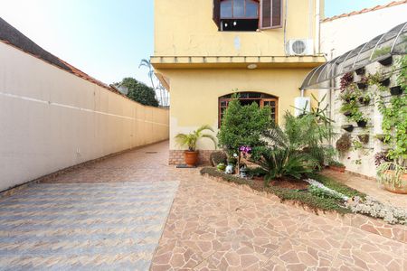 Casa à venda com 317m², 4 quartos e 8 vagas Casa à venda com 317m², 4 quartos e 8 vagasJardim