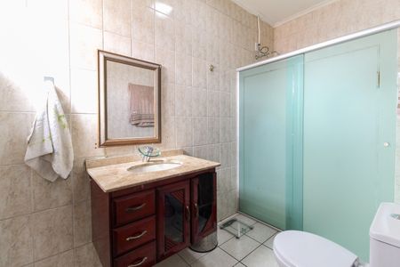 Casa à venda com 317m², 4 quartos e 8 vagas Casa à venda com 317m², 4 quartos e 8 vagasBanheiro do Quarto 1