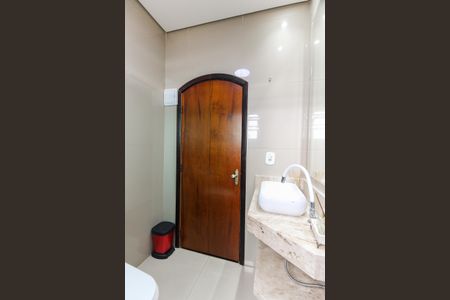 Casa à venda com 317m², 4 quartos e 8 vagas Casa à venda com 317m², 4 quartos e 8 vagasBanheiro Social