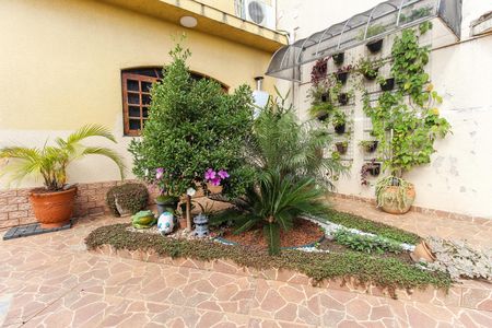 Casa à venda com 317m², 4 quartos e 8 vagas Casa à venda com 317m², 4 quartos e 8 vagasJardim