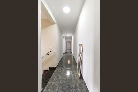 Casa à venda com 317m², 4 quartos e 8 vagas Casa à venda com 317m², 4 quartos e 8 vagasCorredor