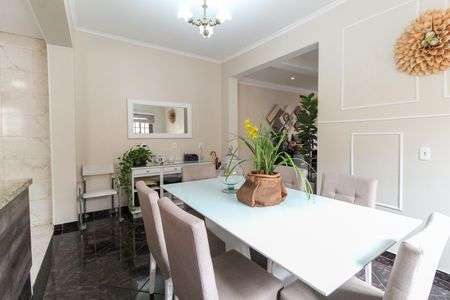 Casa à venda com 317m², 4 quartos e 8 vagas Casa à venda com 317m², 4 quartos e 8 vagasCopa