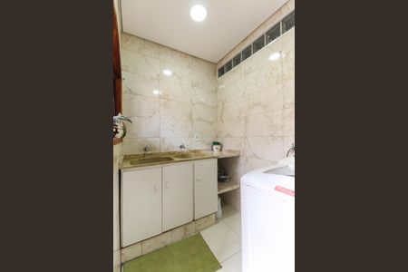 Casa à venda com 317m², 4 quartos e 8 vagas Casa à venda com 317m², 4 quartos e 8 vagasÁrea de Serviço