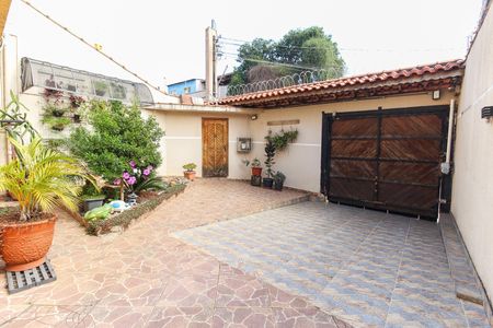 Casa à venda com 317m², 4 quartos e 8 vagas Casa à venda com 317m², 4 quartos e 8 vagasEntrada