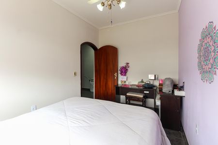 Casa à venda com 317m², 4 quartos e 8 vagas Casa à venda com 317m², 4 quartos e 8 vagasQuarto 2