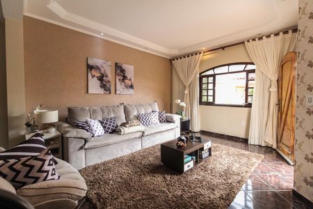 Casa à venda com 317m², 4 quartos e 8 vagas Casa à venda com 317m², 4 quartos e 8 vagasSala