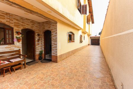 Casa à venda com 317m², 4 quartos e 8 vagas Casa à venda com 317m², 4 quartos e 8 vagasGaragem - Quintal