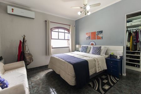 Casa à venda com 317m², 4 quartos e 8 vagas Casa à venda com 317m², 4 quartos e 8 vagasQuarto 1