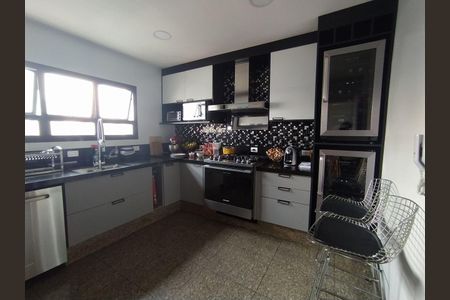 Apartamento à venda com 254m², 3 quartos e 4 vagas