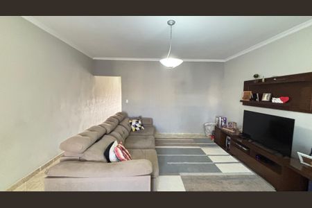 Casa à venda com 260m², 3 quartos e 5 vagas Casa à venda com 260m², 3 quartos e 5 vagasSala