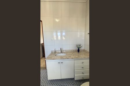 Casa à venda com 260m², 3 quartos e 5 vagas Casa à venda com 260m², 3 quartos e 5 vagasBanheiro da Suíte