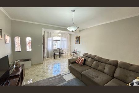 Casa à venda com 260m², 3 quartos e 5 vagas Casa à venda com 260m², 3 quartos e 5 vagasSala