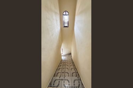 Casa à venda com 260m², 3 quartos e 5 vagas Casa à venda com 260m², 3 quartos e 5 vagasEscada