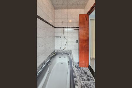 Casa à venda com 142m², 3 quartos e 2 vagasBanheiro da Suíte