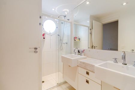 Apartamento para alugar com 168m², 4 quartos e 3 vagasBanheiro da Suíte 1