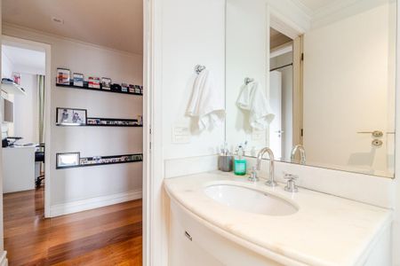 Apartamento para alugar com 168m², 4 quartos e 3 vagasBanheiro Social